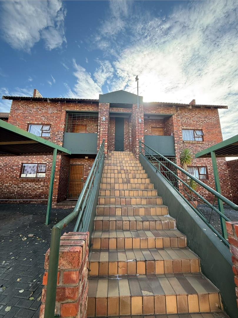 2 Bedroom Property for Sale in Langenhovenpark Free State